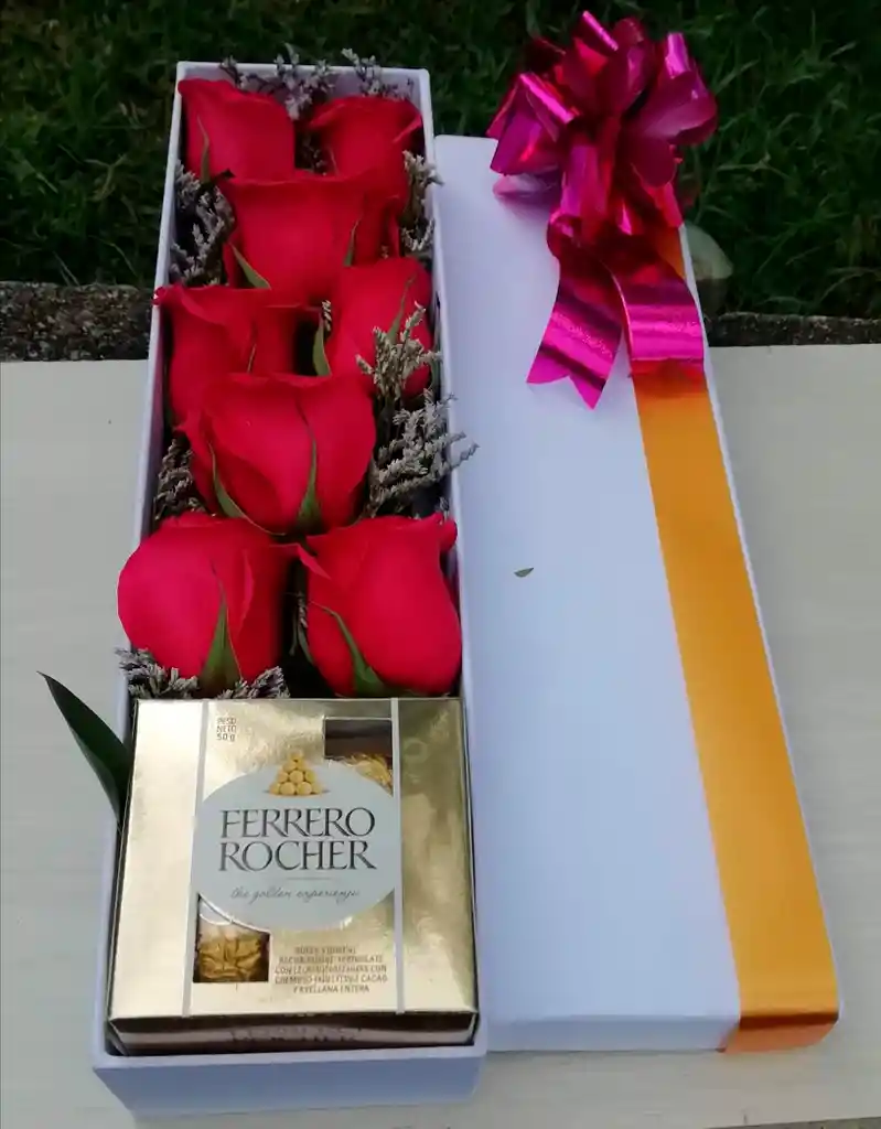 Caja Rectangular Con Rosas Y Chocolates