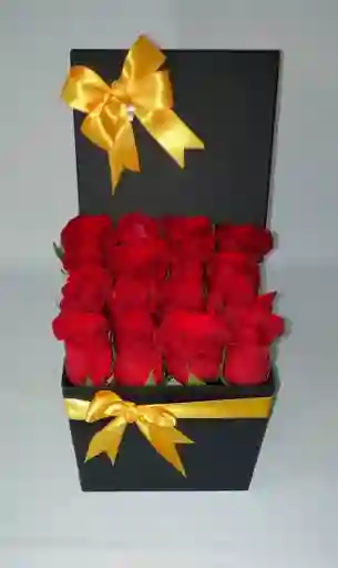 Caja Cuadrada Con Rosas