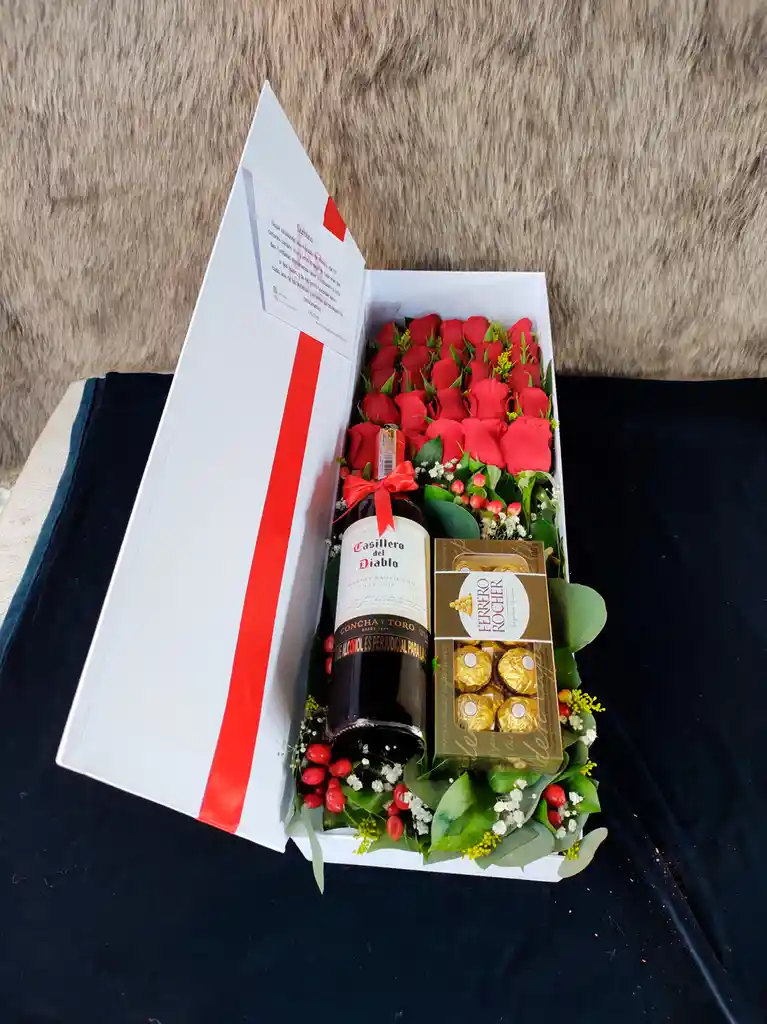 Caja Rectangular Con Rosas, Vino Y Chocolate