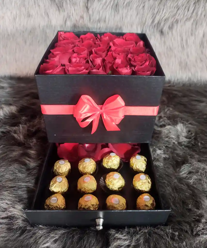 Caja Cofre Con Rosas Y Chocolates