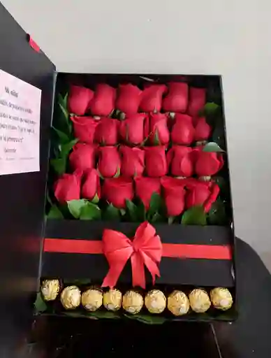 Caja De Lujo Con Rosas Y Chocolates