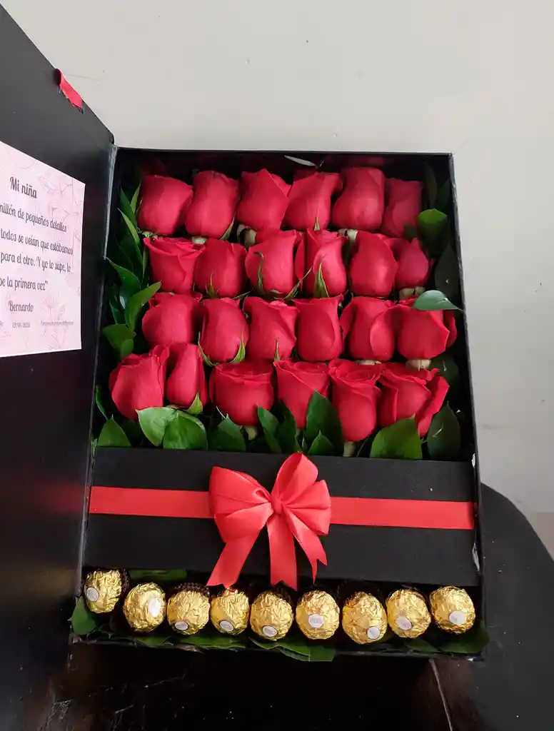 Caja De Lujo Con Rosas Y Chocolates