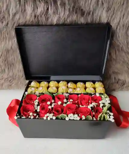 Caja Rectangular Con Rosas Y Chocolates