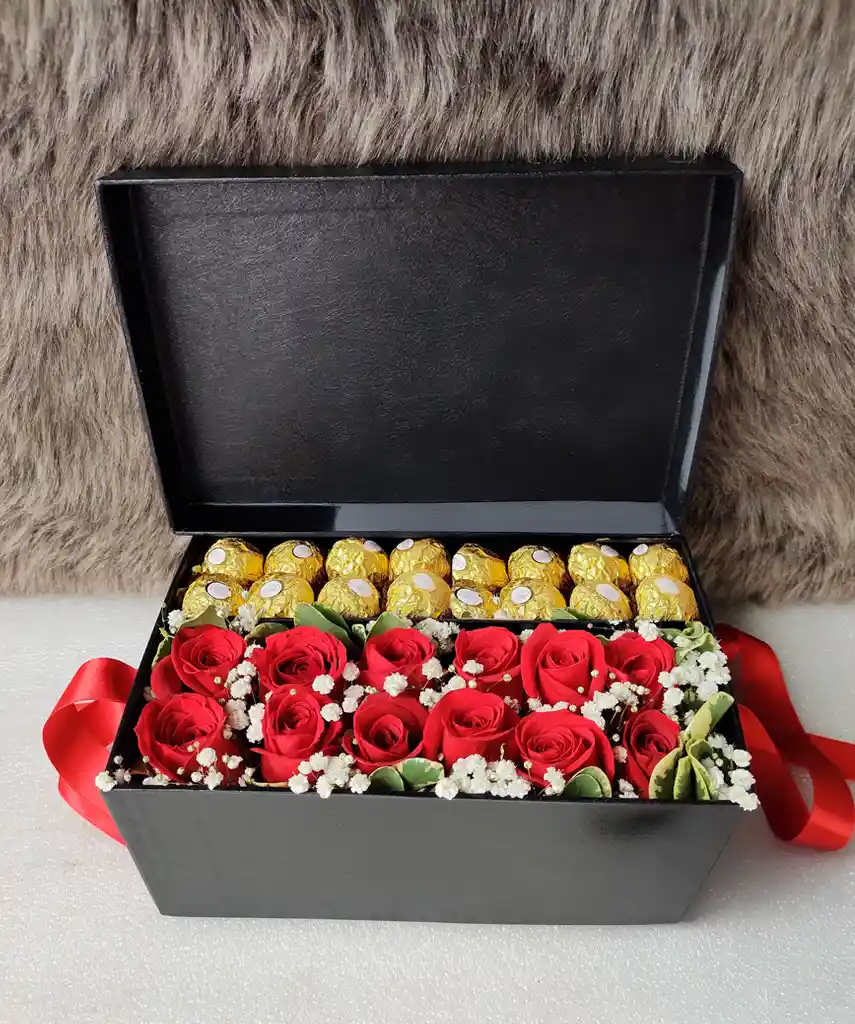 Caja Rectangular Con Rosas Y Chocolates