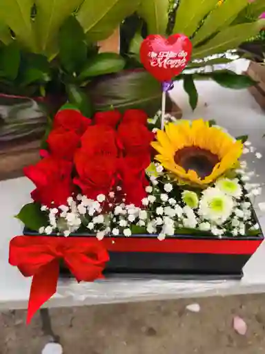 Caja Con Rosas Y Girasol