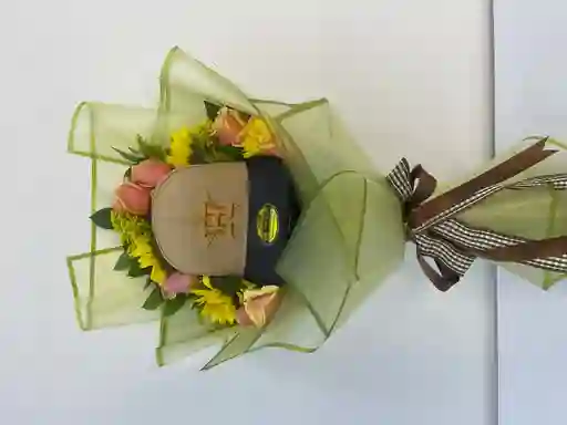 Bouquet De Rosa Y Gorra