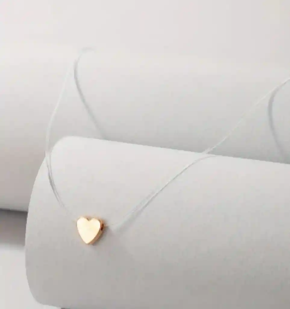 Collar Hilo Corazón Invisible