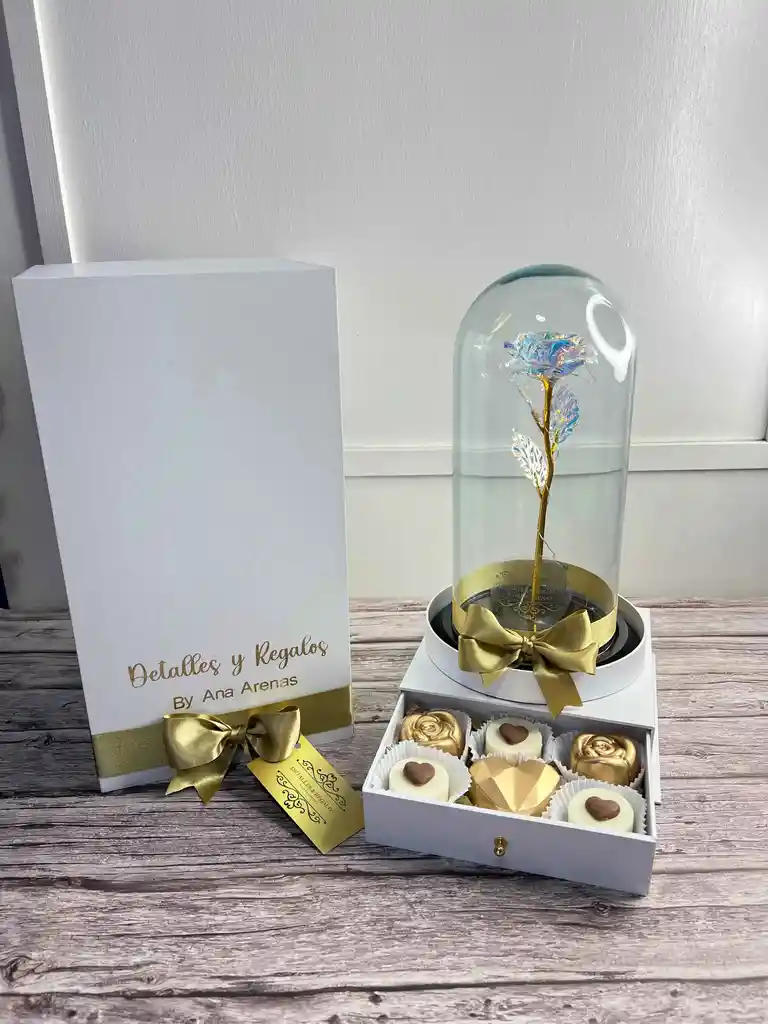 Caja Gaveta Con Rosa Tornasolada En Urna De Cristal Y Chocolates Rellenos