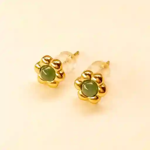 Aretes Flor Con Jade Verde Natural – Plata S925 Con Baño En Oro De 18k