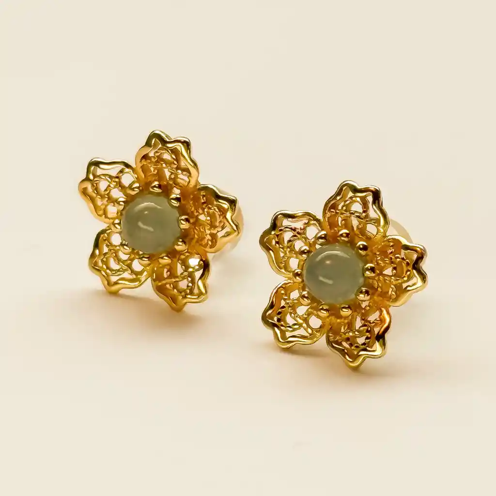 Aretes Flor Tejida Con Ópalo Verde – Plata S925 Con Baño En Oro De 18k