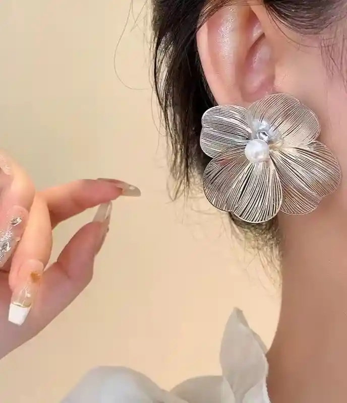 Aretes Flor Plateada