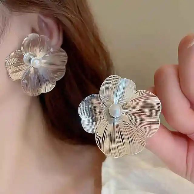 Aretes Flor Plateada