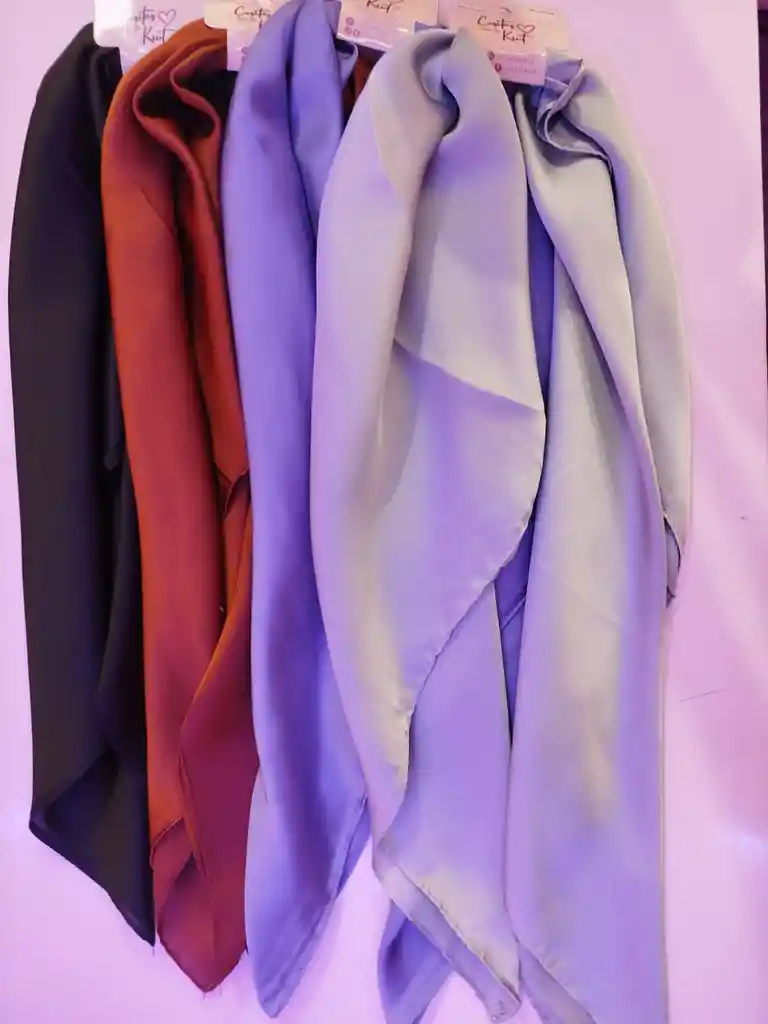 Pañoleta De Seda Grande 70x70 Cm – Suave, Elegante Y Multifuncional