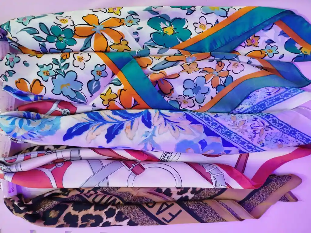 Pañoleta De Seda Grande 70x70 Cm – Suave, Elegante Y Multifuncional
