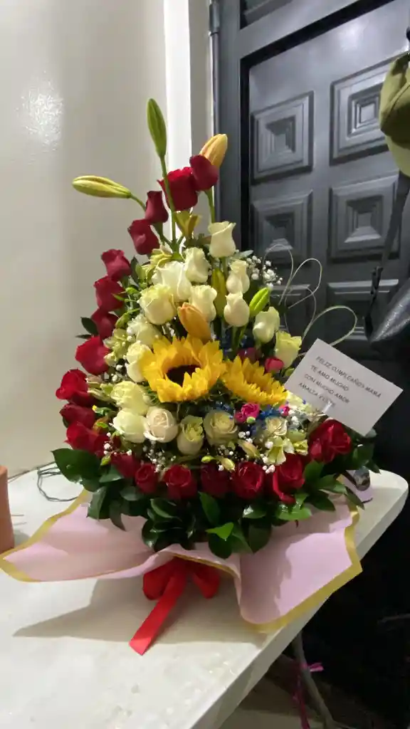🌺 Arreglo Floral Tradicional, Rosas, Lirios, Girasoles