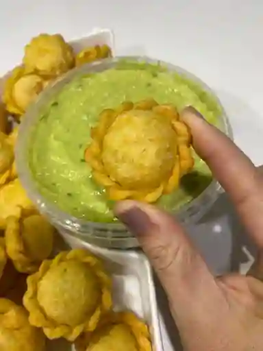 Pastelitos De Pollo Cocteleros