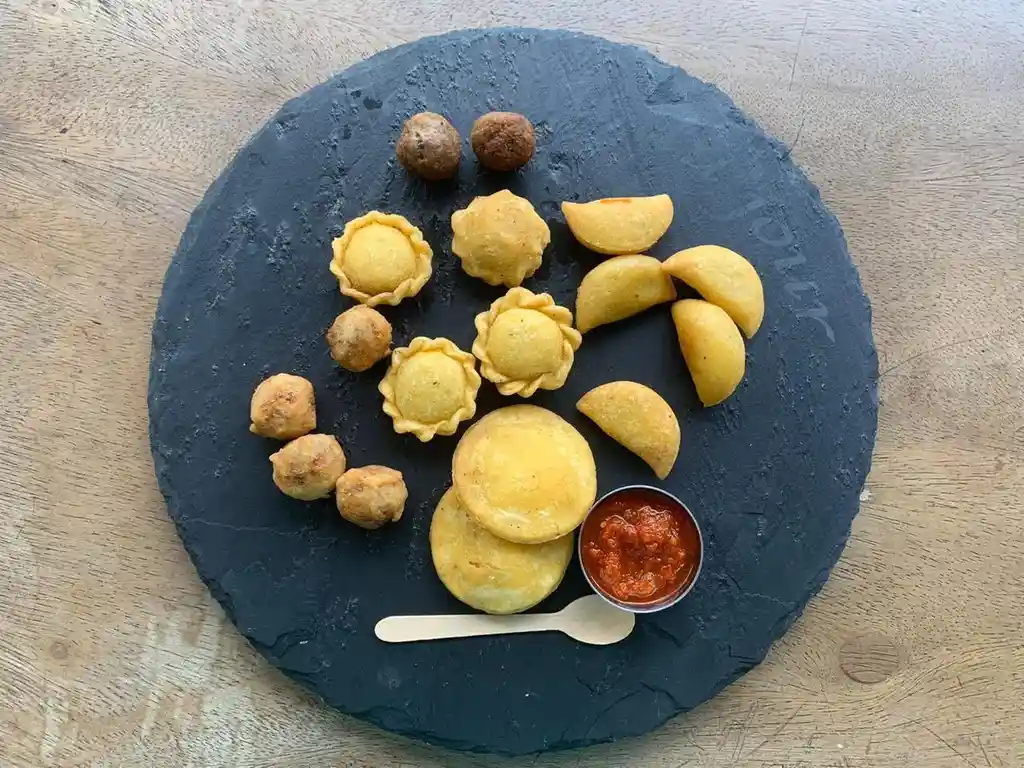 Pastelitos De Pollo Cocteleros