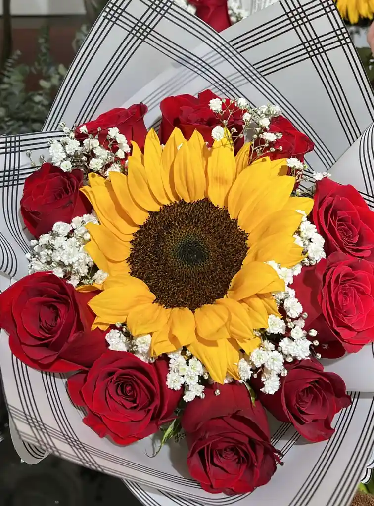 Bouquet De Girasol Con Rosas Rojas