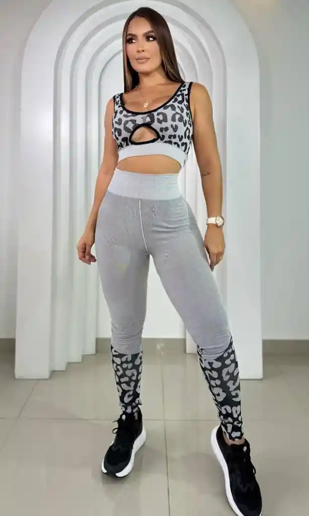 Conjunto Deportivo Leggins Levanta Cola + Esqueleto