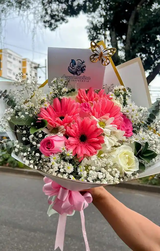 Arreglo Primaveral De Gerberas Y Rosas