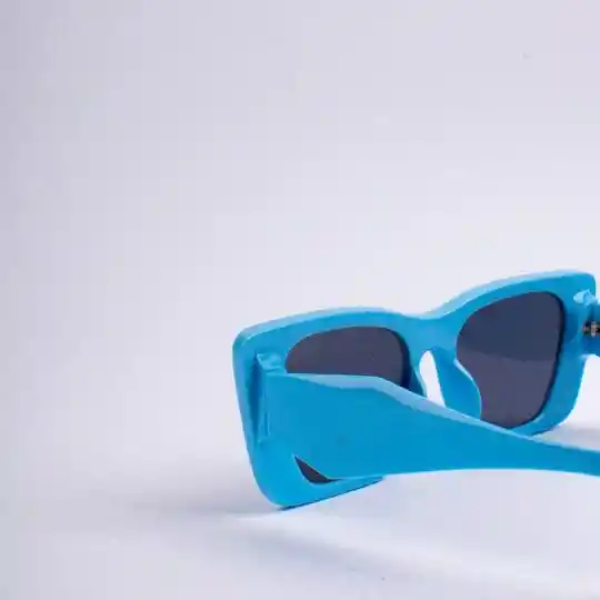 Lentes De Sol Con Estuche Rigido De Lona 004