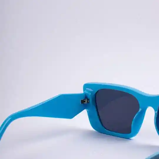 Lentes De Sol Con Estuche Rigido De Lona 004