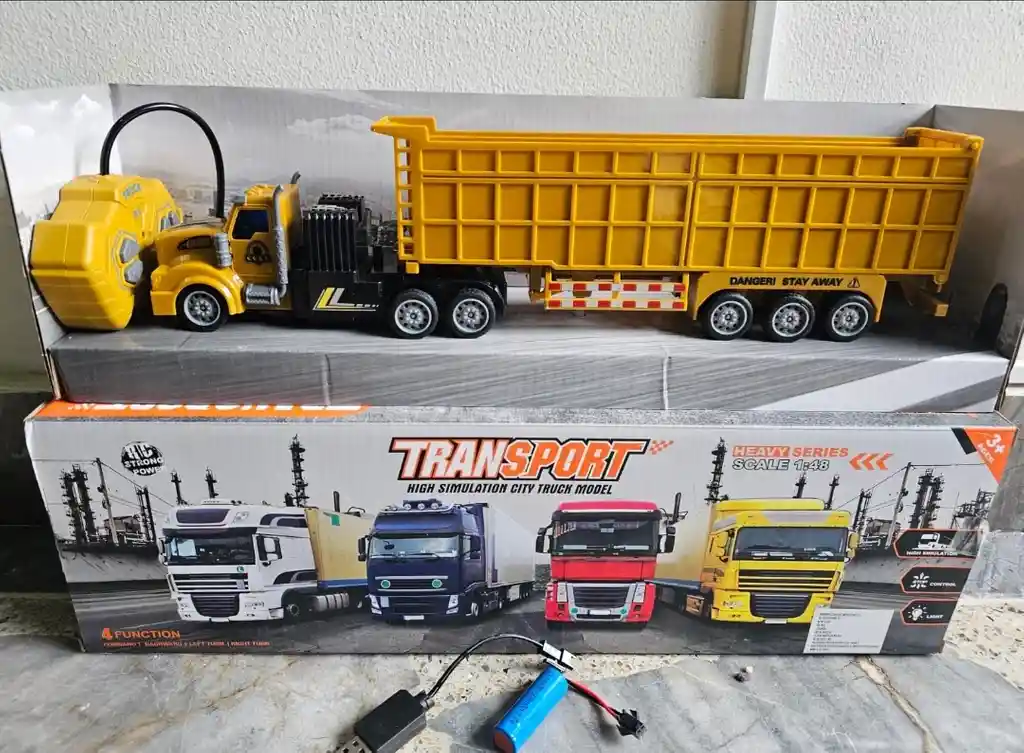 Tractomula A Con Control Remoto Recargable Camion A Control Remoto