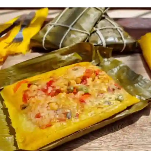 Tamal con Chocolate y Arepa