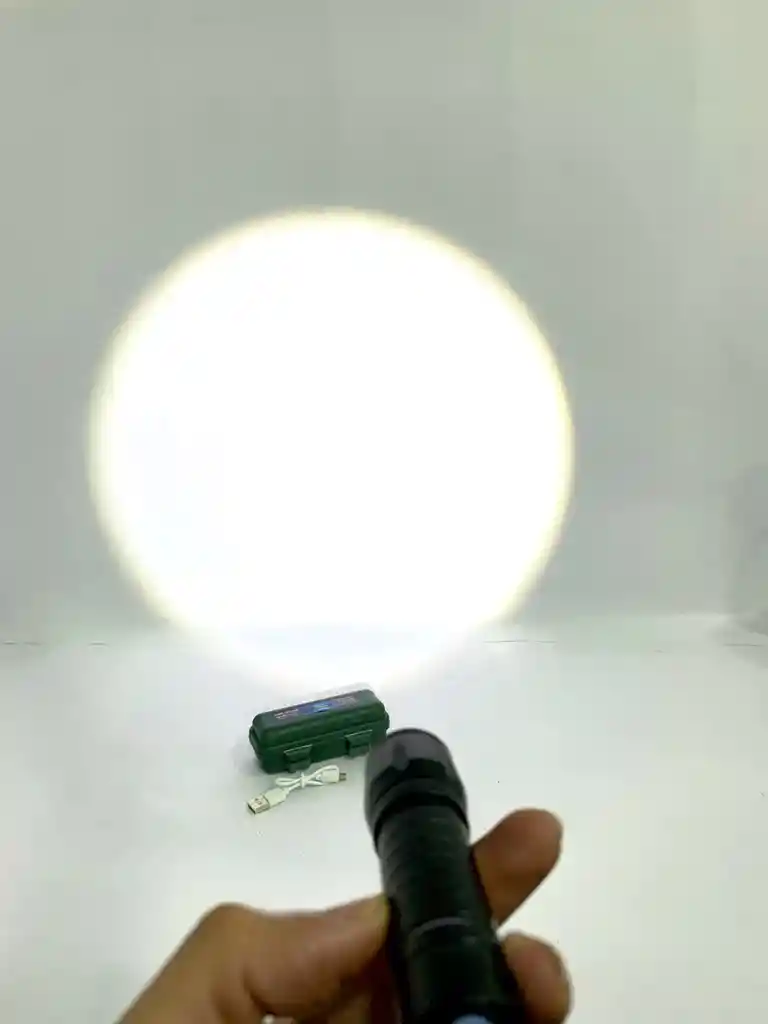 Linterna De Bolsillo Portatil Y Recargable