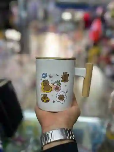 Mug Taza Coleccionable Capibara Kawaii Tapa Madera