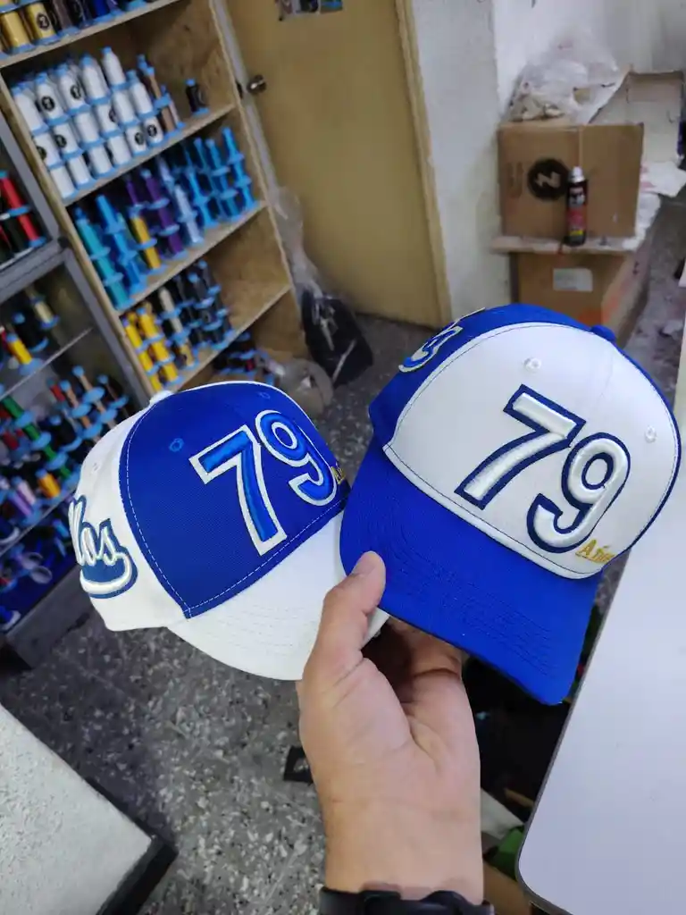 Gorra 79 Años Millos Adulto Blanca- Azul
