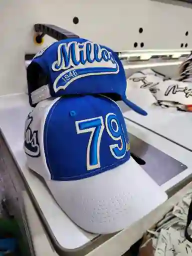 Gorra 79 Años Millos Adulto Blanca- Azul