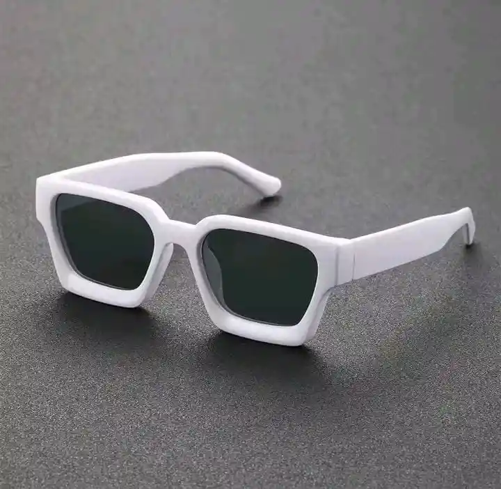 Lentes De Sol Con Estuche Rigido De Lona 024
