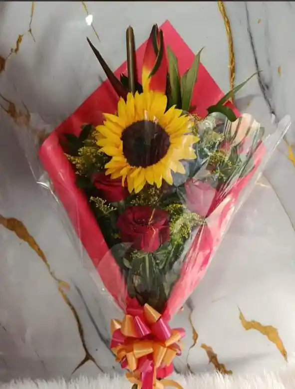 Engalanado Rosas Y Girasol