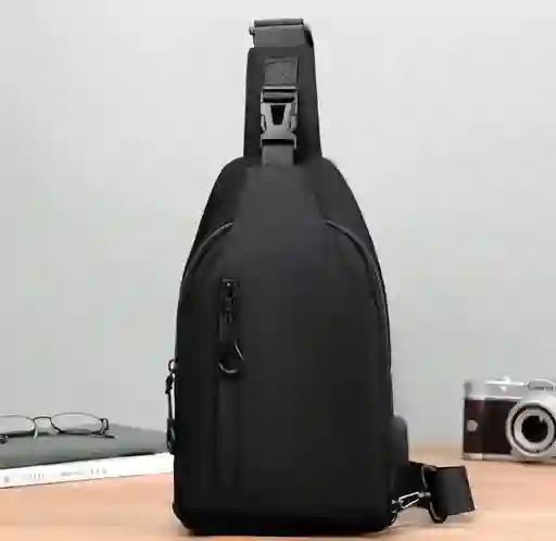 Bolso De Pecho Impermeable Liso Con Carga Usb