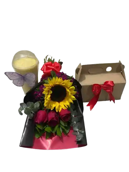 Combo Delicioso Y Saludable: Bouquet De Girasoles Y Rosas + 🥪 Sándwich Artesanal A Base De Proteína Vegetal + Vegetales Frescos Y 🥤 Batido Natural Lleno De Sabor Y Energía.