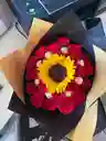 Ramo De 24 Rosas Mas 1 Girasol Con 8 Unds De Chocolates Ferrero Rocher