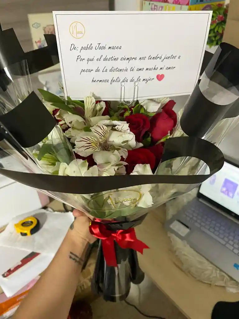 Ramo De Rosas Con Astromelias