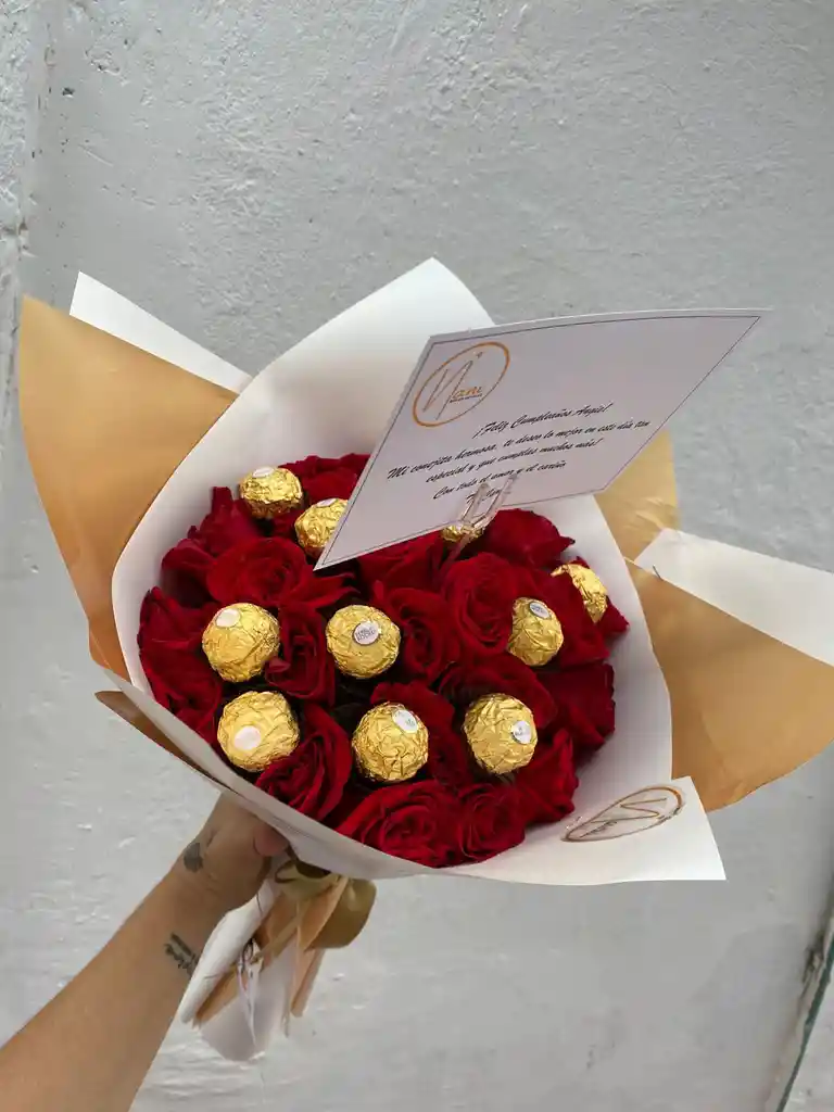 Ramo De 40 Rosas Con 12 Unds De Chocolate Ferrero Rocher