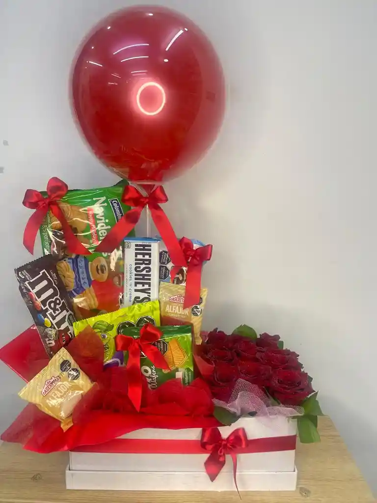 Ancheta Con Dulces Y Arreglo Floral