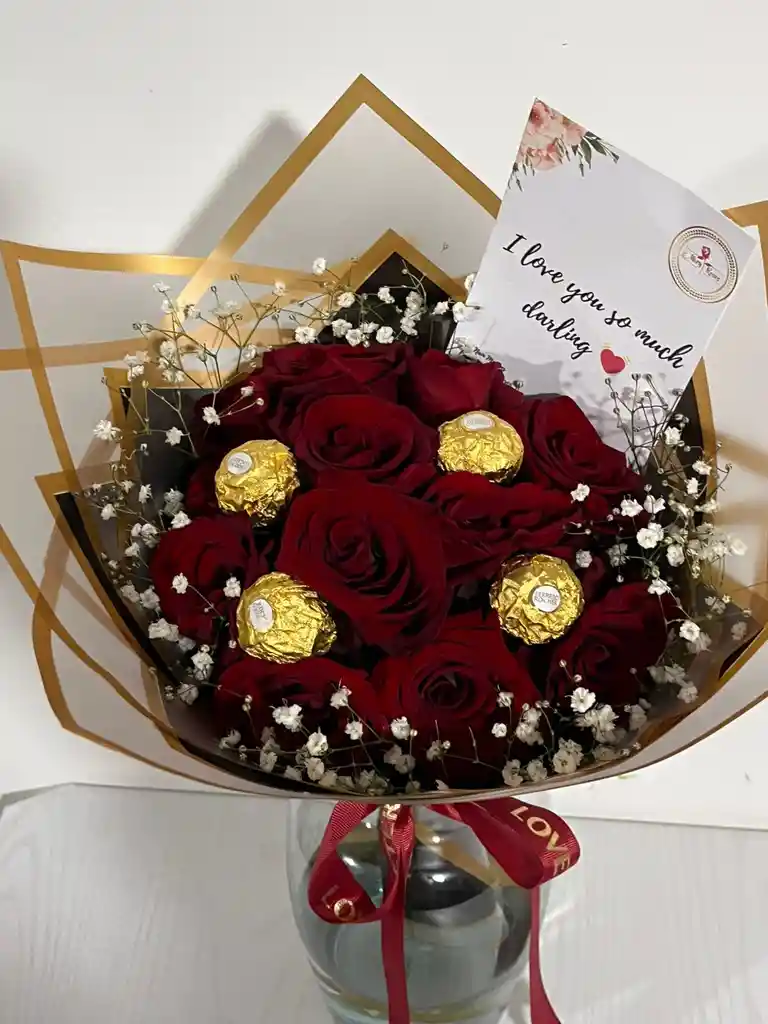 Bouquet De Rosas Y Chocolates