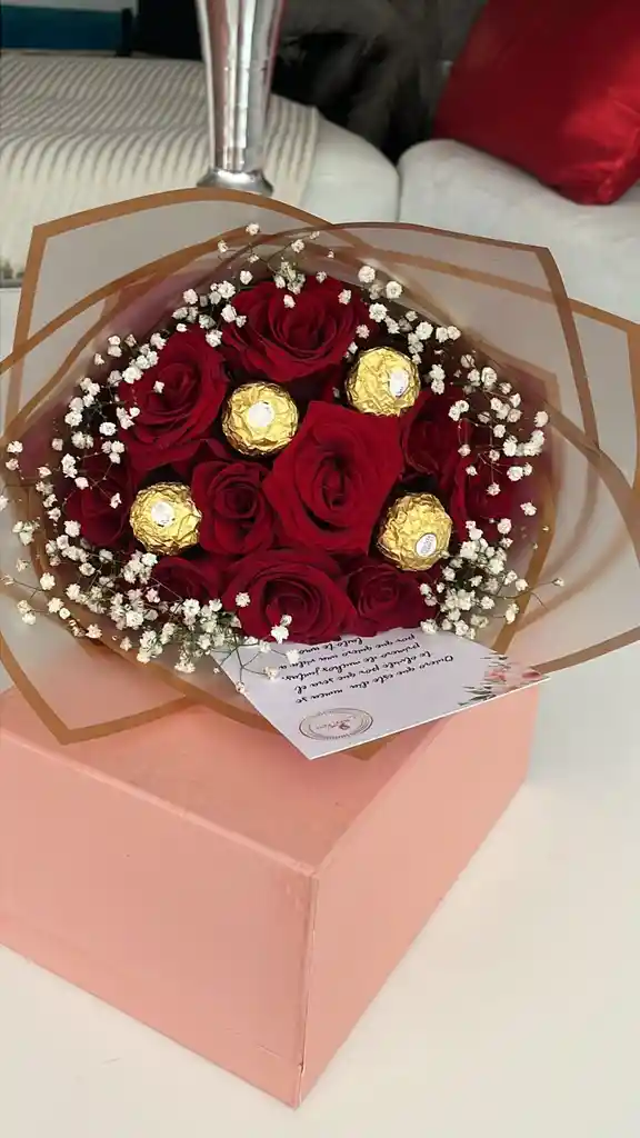 Bouquet De Rosas Y Chocolates