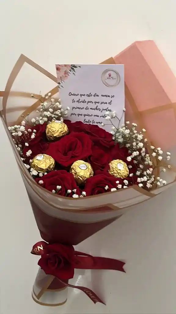 Bouquet De Rosas Y Chocolates
