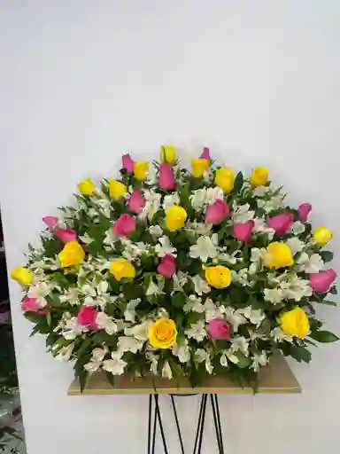 Cilindro De Rosa Y Follaje