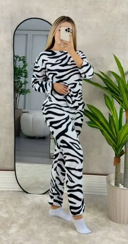 Pijama Tobillera En Tela Tipo Piel De Conejo