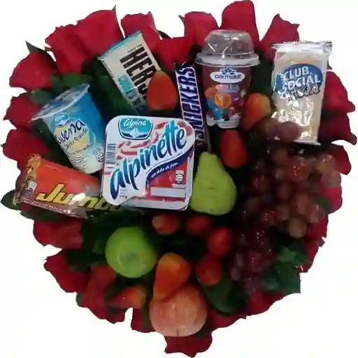 Rosas, Frutas Y Snacks En Corazón