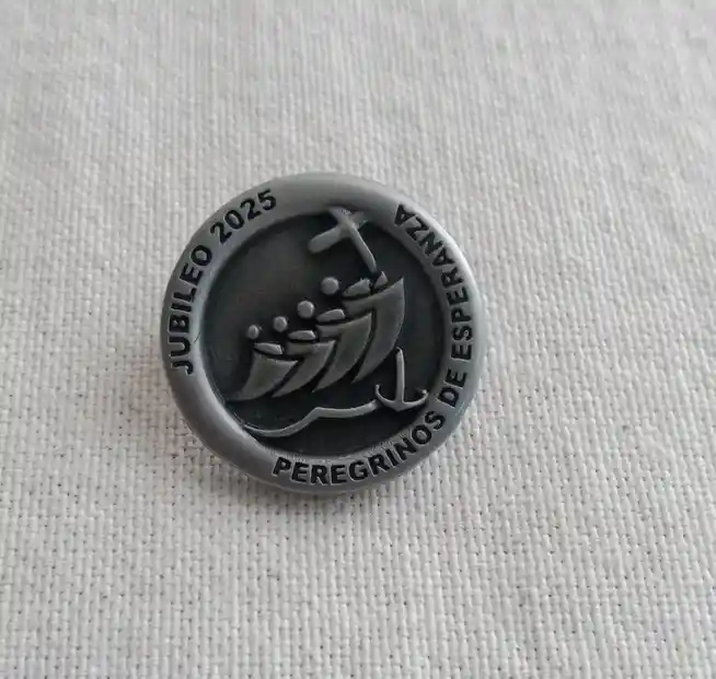 Pin Oficial Jubileo 2025 - Plata Antigua
