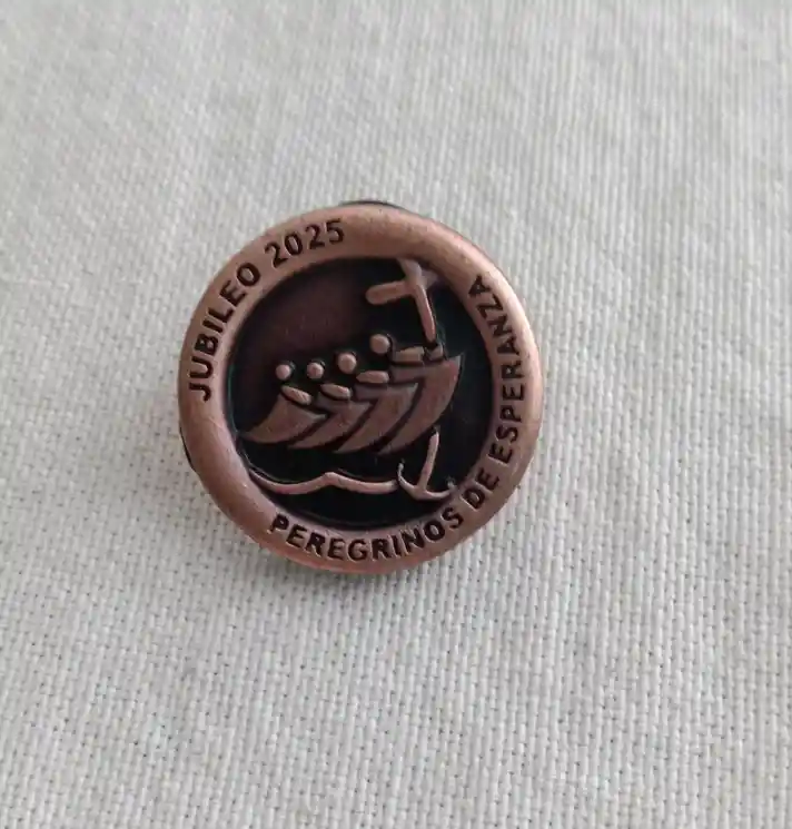 Pin Oficial Jubileo 2025 - Cobre Antiguo