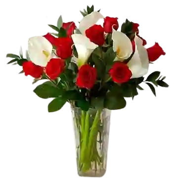 Rosas Rojas Y Calas En Florero