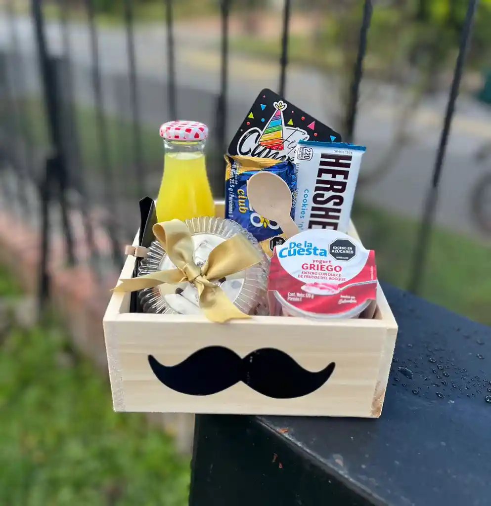 Desayuno Bigote Hombre